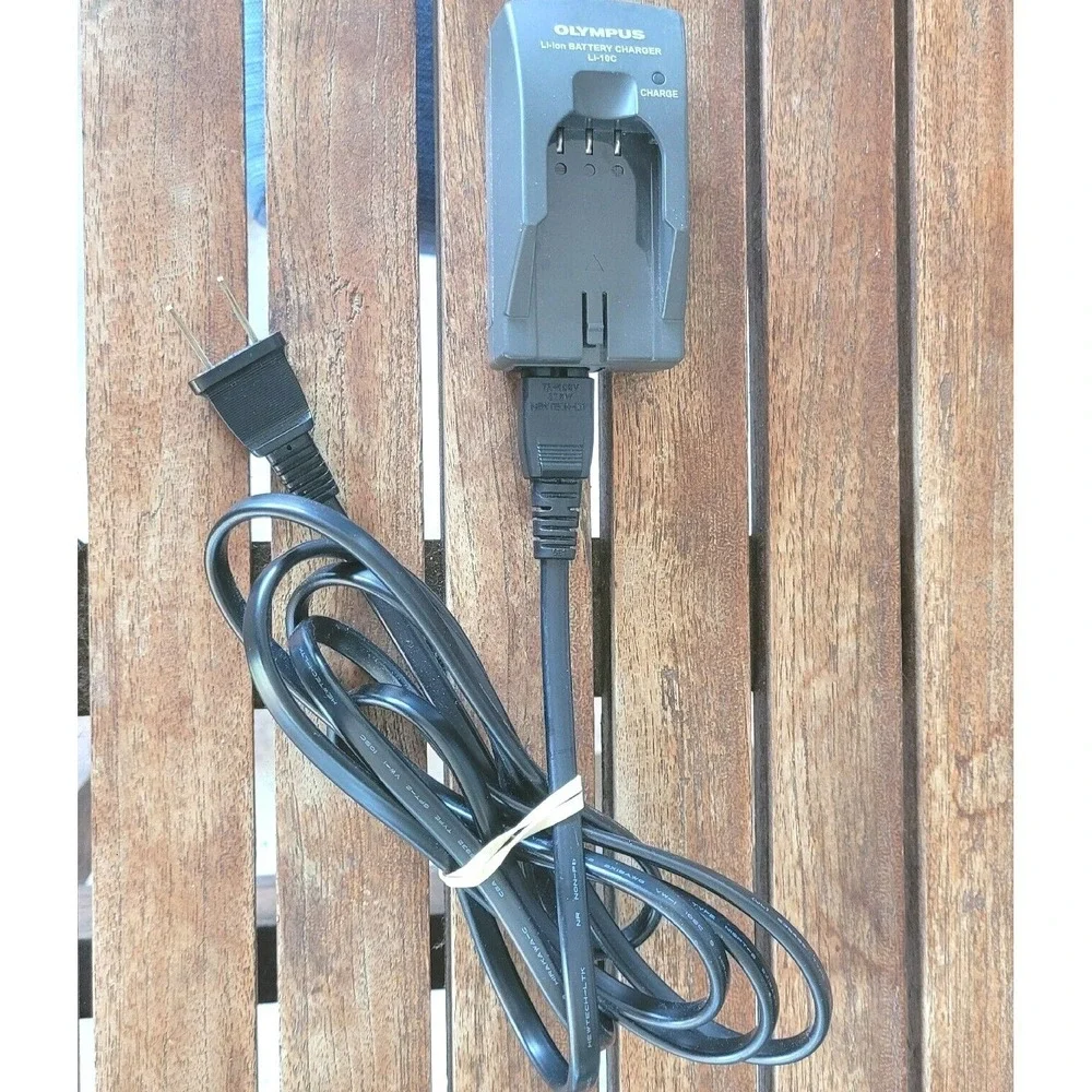 Olympus‎ LI-10C Li-ion Battery Charger for Camedia Stylus FE-series cameras